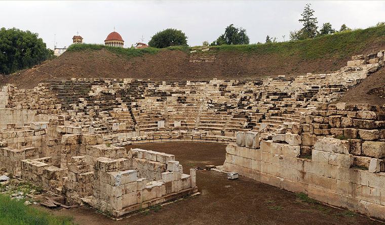 arxaio_theatro_larisas