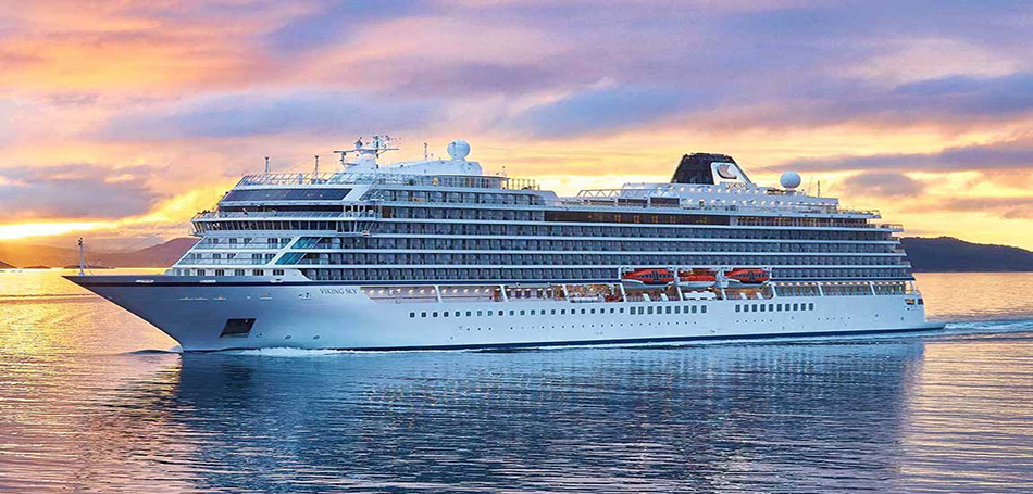 Το νεότευκτο κρουαζιερόπλοιο «Viking Jupiter» στον Πειραιά