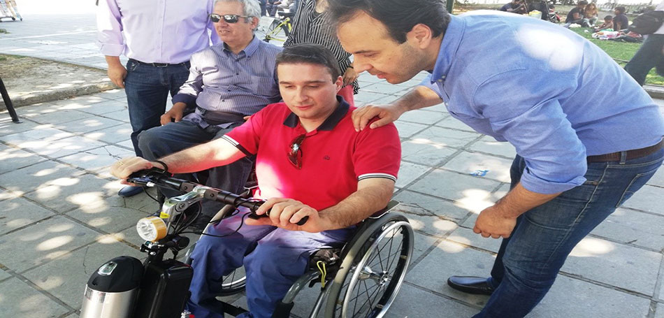 ΑμεΑ, εξυπηρέτηση πολιτών και… Μπαρτσελόνα 
