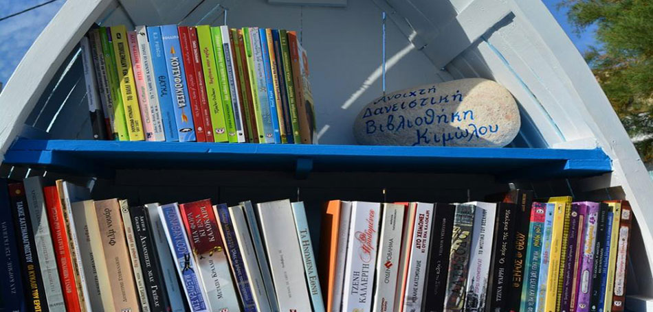 Βάρκες μεταμορφώνονται σε βιβλιοθήκες στις παραλίες της Κιμώλου