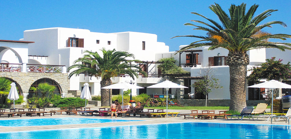 Στον Όμιλο Χνάρη το ξενοδοχείο Porto Paros