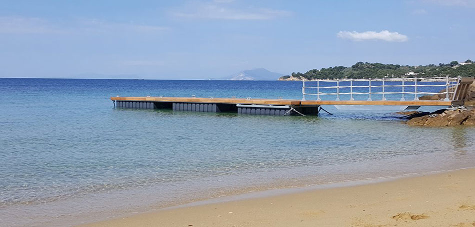 Άδειες για δύο νέες πλωτές εξέδρες σε Μύκονο και Βουλιαγμένη