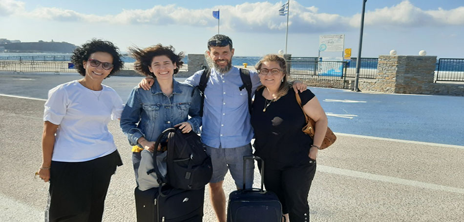 Το περιοδικό Έπαθλο στα μονοπάτια της Τήνου