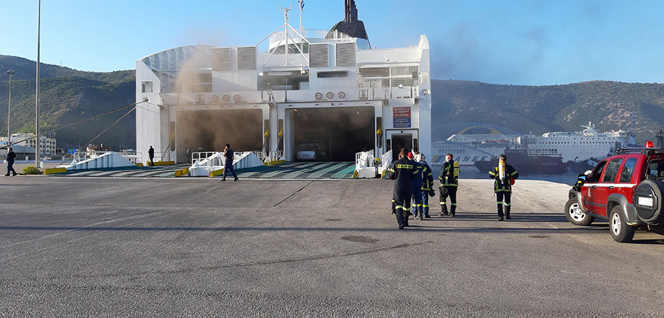 Φωτιά σε πλοίο της ΑΝΕΚ
