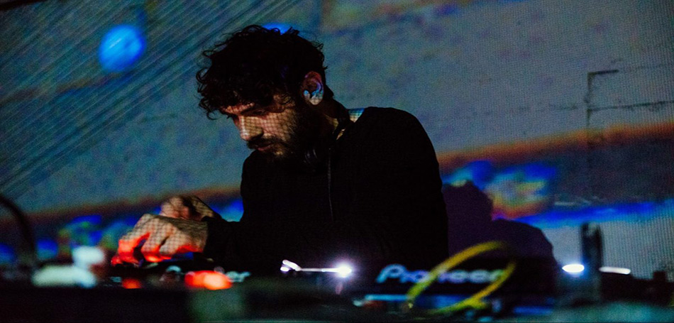 Ο Morah και τα τελετουργικά dj sets του στο Ρομάντσο