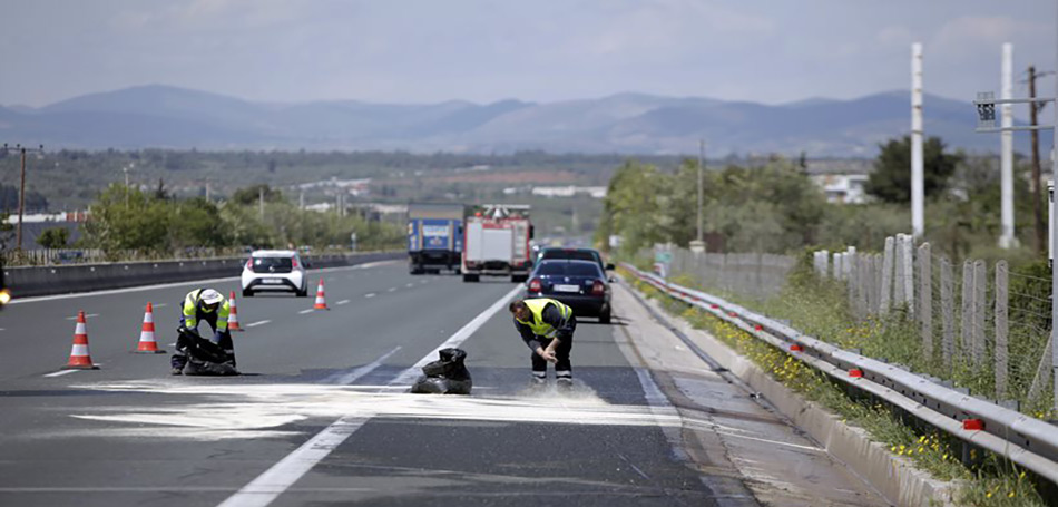 Εργασίες ασφαλτόστρωσης στην Ε.Ο. Θεσ/νίκης-Μουδανίων