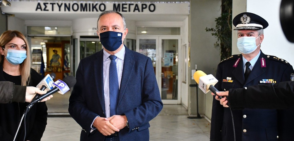 Χιλιάδες σωληνάρια με αντισηπτικό υγρό στη Γενική Αστυνομική Διεύθυνση από τον Θ. Καράογλου