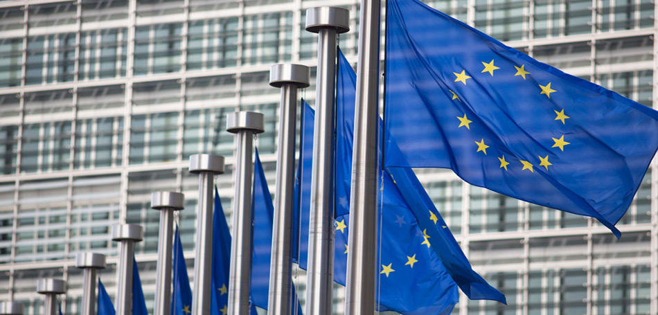 Θετική η Κομισιόν στην πρόταση Μητσοτάκη για πιστοποιητικό εμβολιασμού