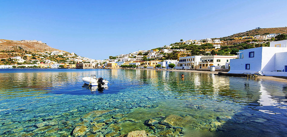 Oι Βρετανοί επιλέγουν μαζικά Ελλάδα για τις διακοπές
