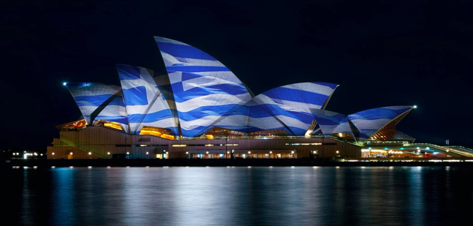 Ιστορικά κτίρια στον πλανήτη ντύνονται στα γαλανόλευκα