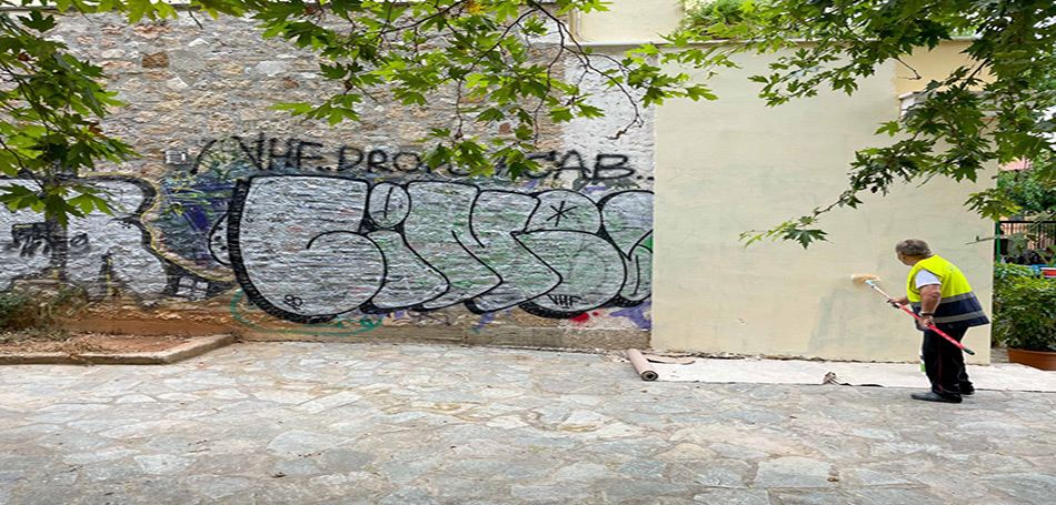 Επιχείρηση αντιγκράφιτι στην Πλάκα από τον Δήμο Αθηναίων