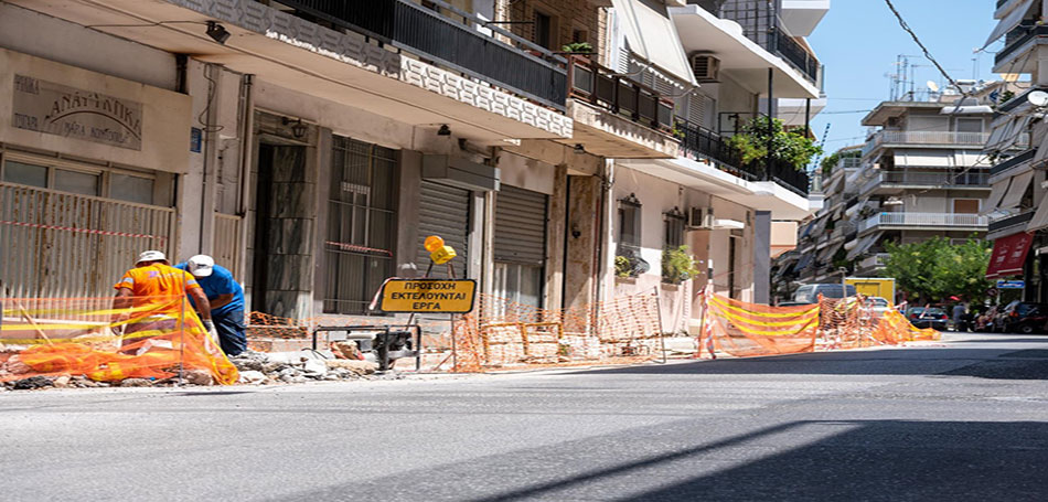 Οι γειτονιές της Αθήνας αποκτούν νέα πεζοδρόμια